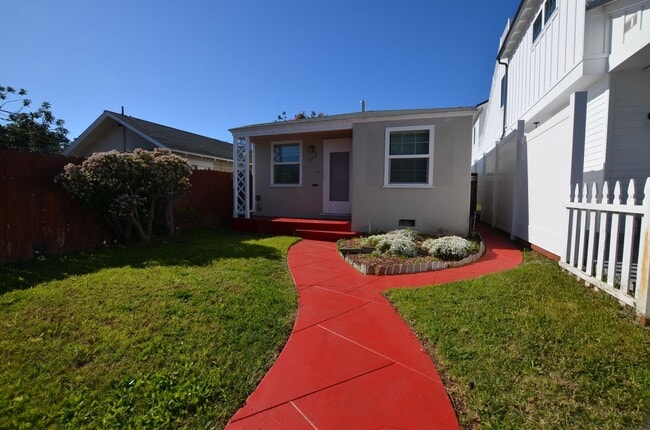 1Bd/1Ba Home, large back yard. 1 Car garage. - 1Bd/1Ba Home, large back yard. 1 Car garage.