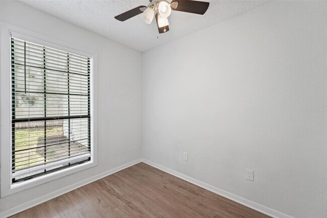 Photo - 18009 Split Oak Cir