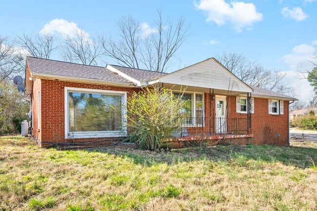 Photo - 3 Bedroom Pet Friendly Home For Rent!
