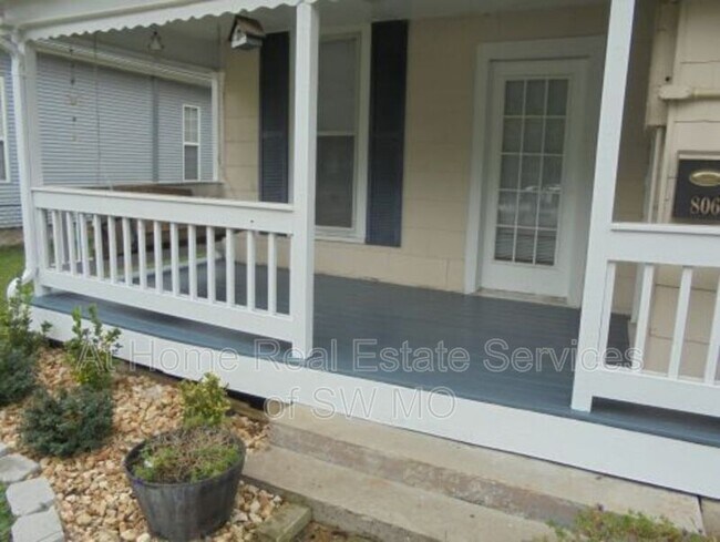 Photo - 806 W Pershing St