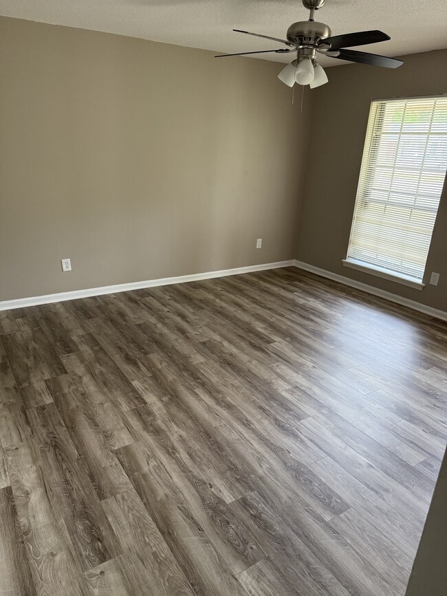 Photo - 2881 Normandy Dr