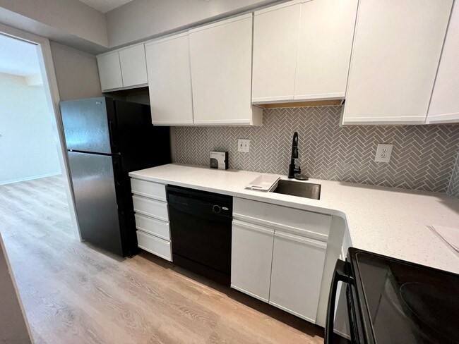 Building Photo - 237 W Montgomery Ave Unit 2N