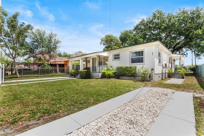 Photo - 4851 NW 15th Ave Unidad 1