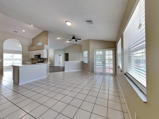 Photo - 2501 Stonegate Dr