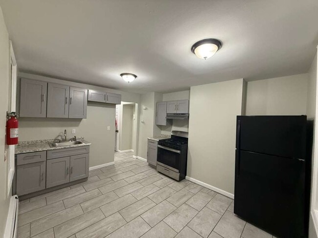 Building Photo - 138 Wilkinson Ave Unit 2R