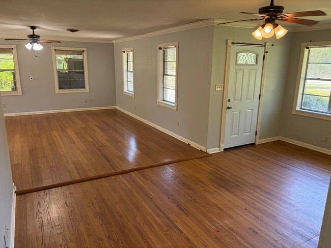 Photo - 5957 Yarbrough Rd