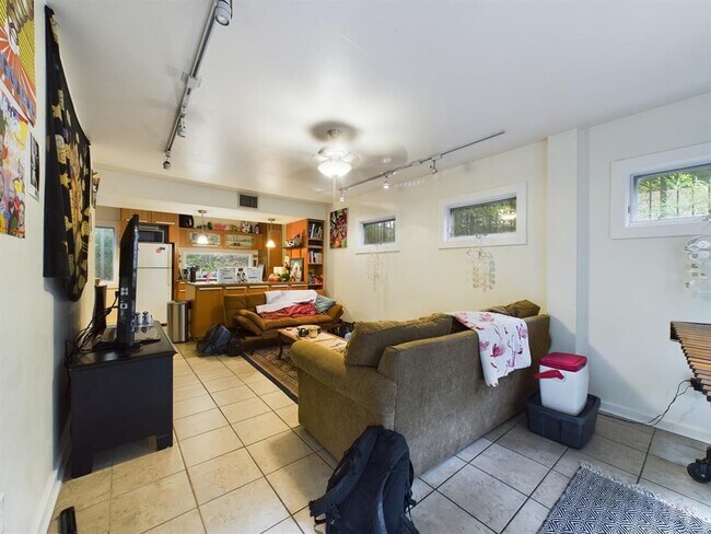 Photo - 915 Keith Ln