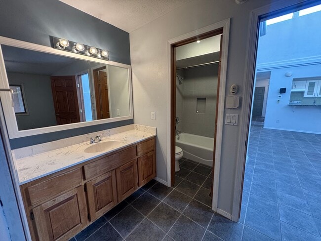Photo - 870 Southeast Cir NW
