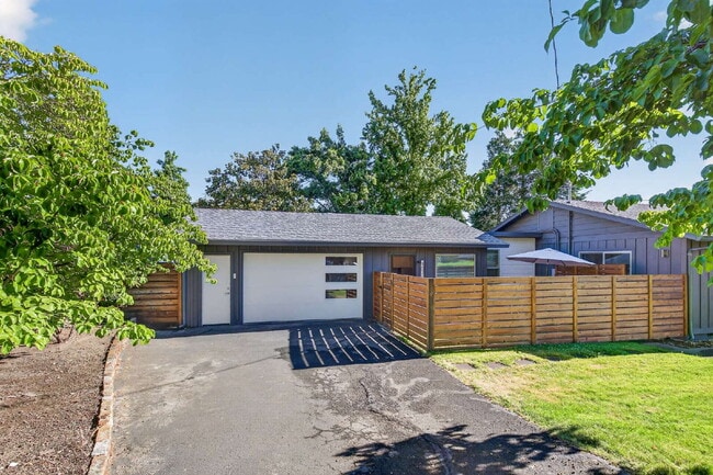 Photo - 1079 Bellview Ave