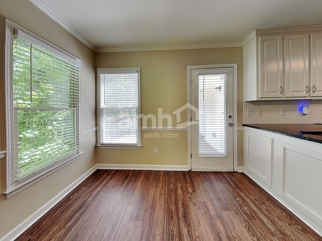 Photo - 708 Braidwood Ridge NW