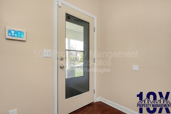 Photo - 1652 Summit St