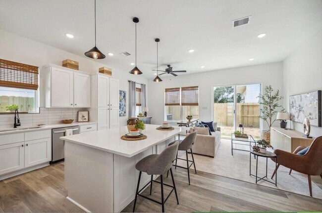 Photo - 9523 Willow St