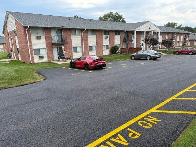 690 Marilyn Ave