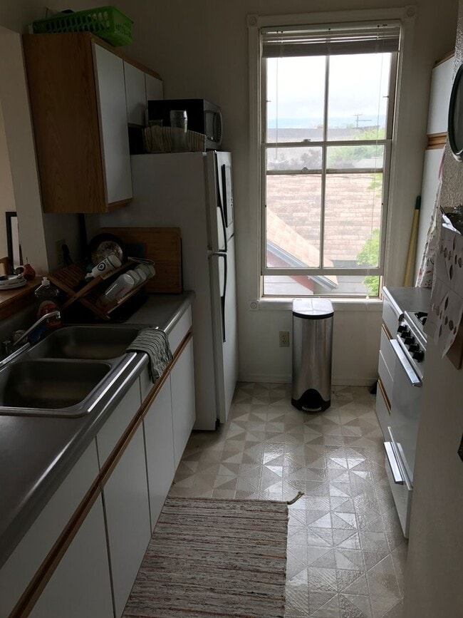 Building Photo - 1763 Santa Barbara Ave Unit 3