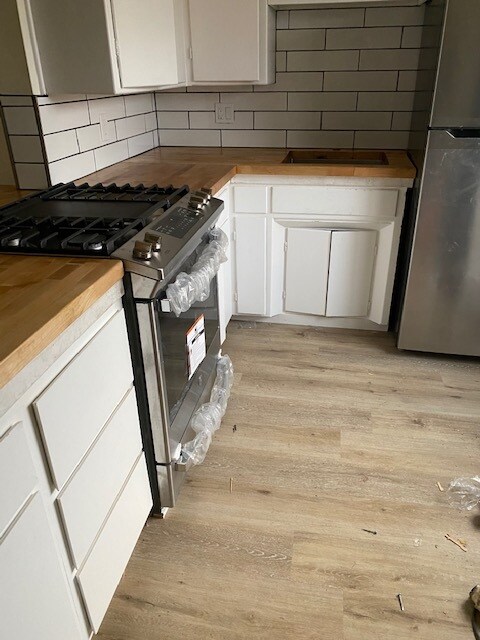 Flooring hardwood throughout apt - 375 Delmas Ave Unidad 2