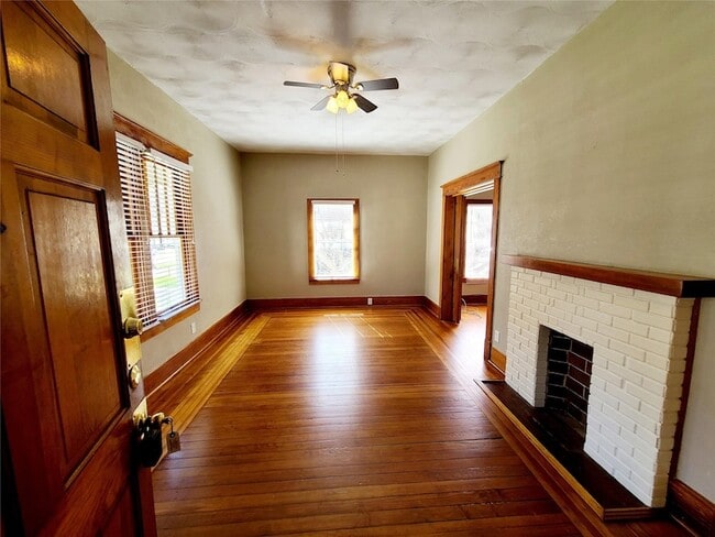 Photo - 4909 Worth St Unit 1
