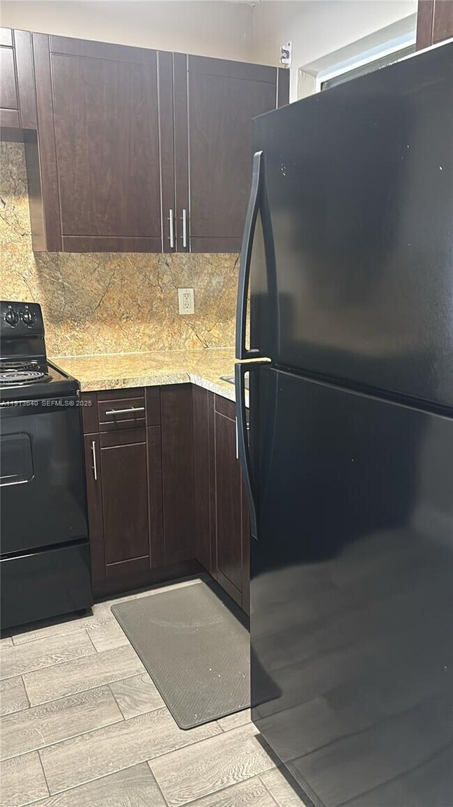 Photo - 13725 NE 6th Ave Unidad 407