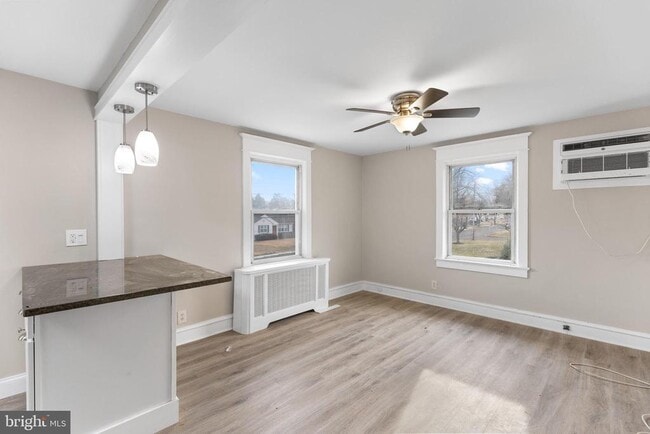 Building Photo - 818 N Stiles Ave