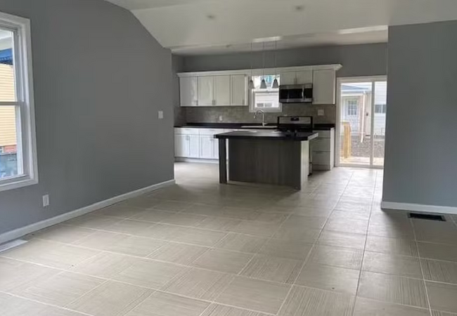 Building Photo - 617/619 Cushing Unit 619 Rental