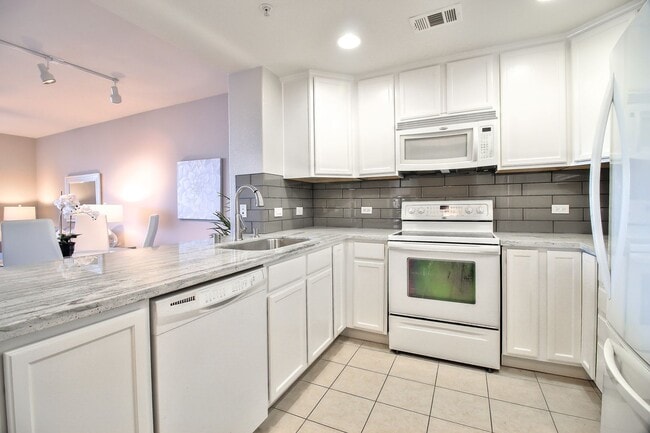 Photo - Luxury 2-Bedroom Monte Vista Condo with Downtown Views & Monthly House Cleaning Included Unit 308