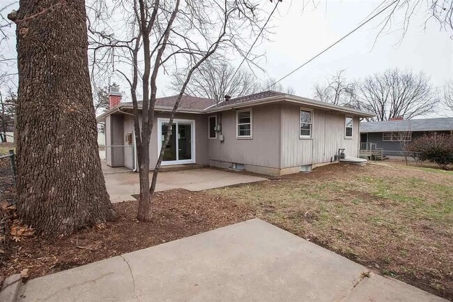 Photo - Fantastic 4 bedroom westside ranch!