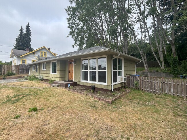 Photo - 3604 Madrona St