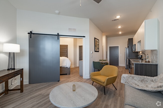 1BR, 1BA - 624SF