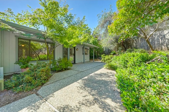 Building Photo - Beautiful 3-Bedroom Home in North Auburn's Sierra Foothills