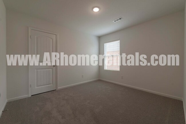 Photo - Large 4 Bedroom Home!