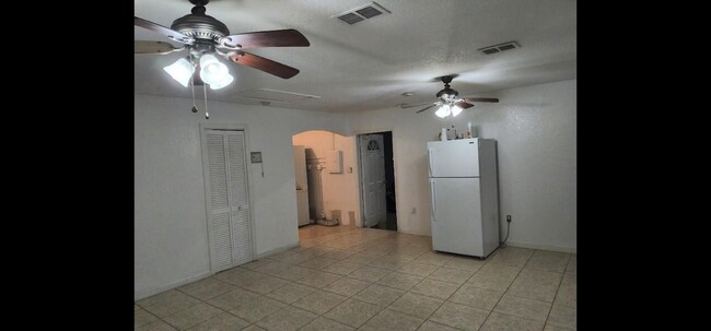 Photo - 12668 70th Pl N Apartamento Unidad B