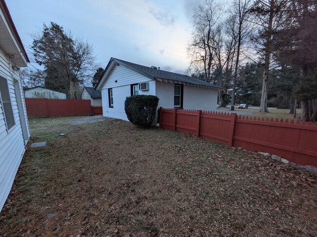 Photo - 383 W Clinton St