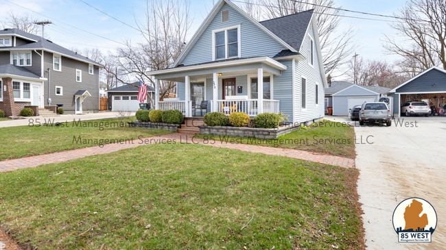 Photo - 270 N Main St