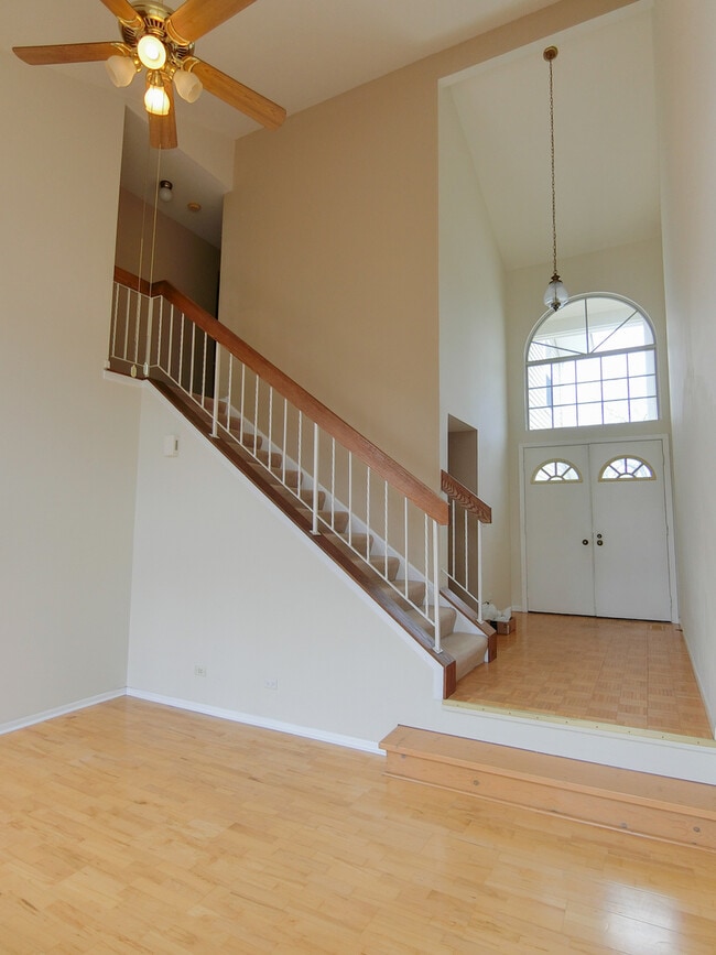 Photo - 905 Sturnbridge Ct