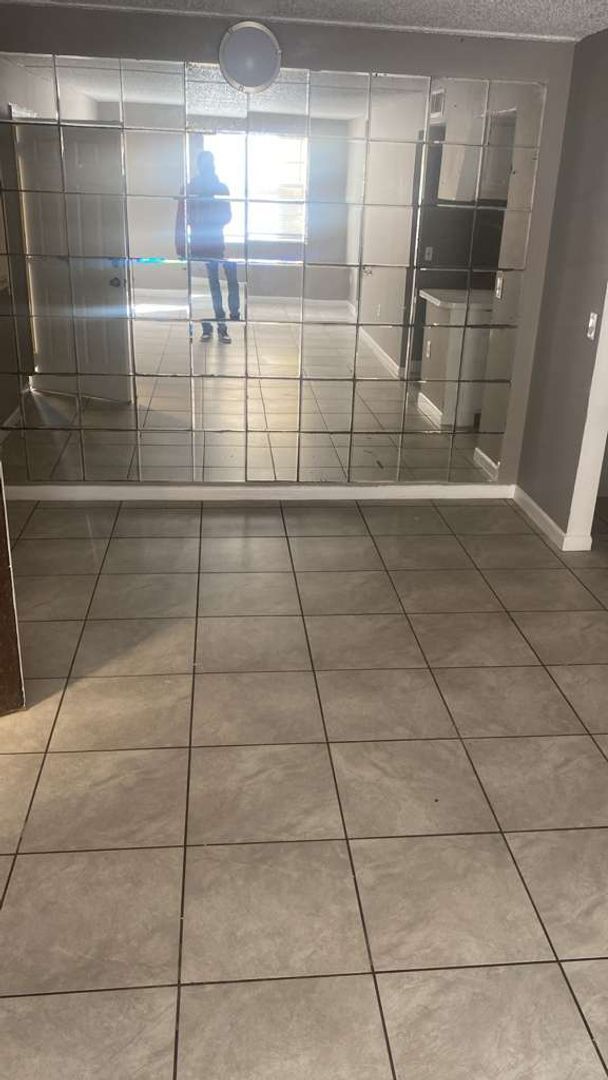 Photo - Fully Renovated 2/1 Available for Immediate Rent! Unidad 25