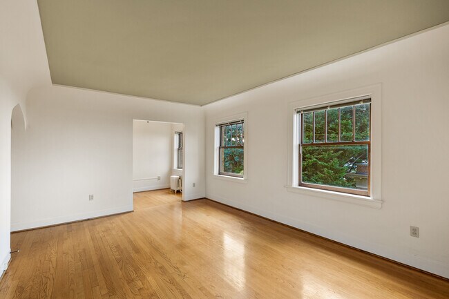 Queen Anne Apartments