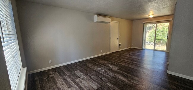 Photo - Large Yard - NE Grants Pass