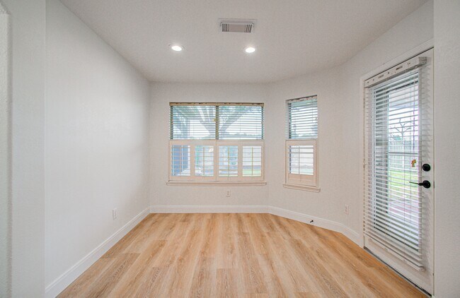 Photo - 2311 Meadow Briar Dr
