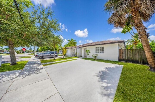 Building Photo - 3 bedroom in Miami Gardens FL 33054 Rental