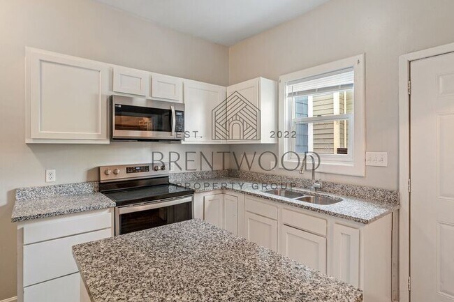 Photo - 147 E 30th St