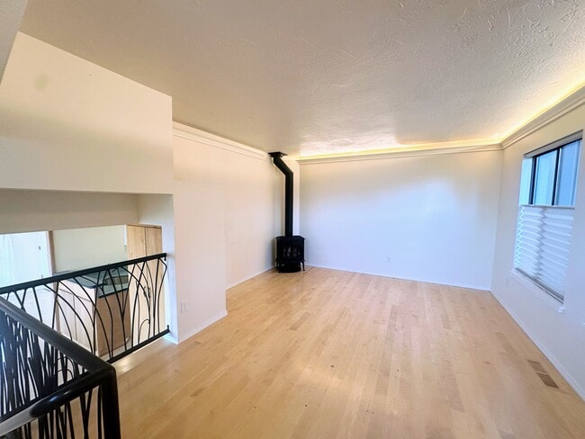 Photo - 339 Ravenwood Pl