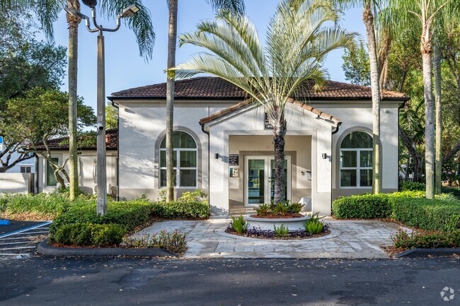 Leasing Office - Riverwalk I Apartments