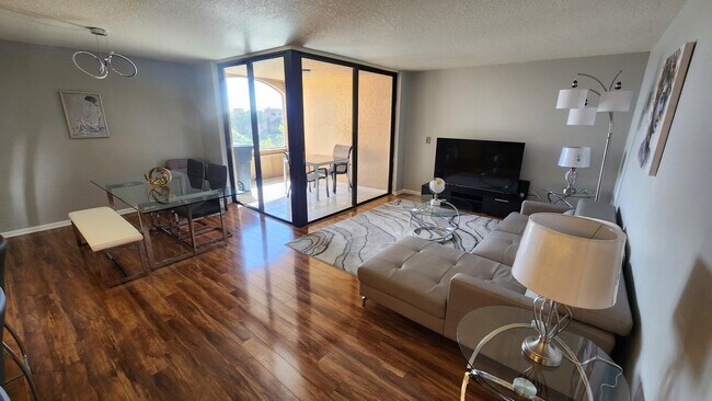 Photo - 950 Egret Cir Unidad 5503