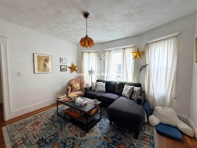 Photo - 102 W Adams St