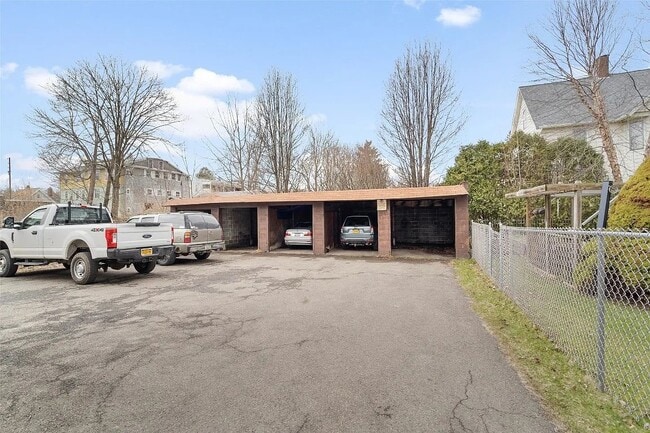 Photo - 139 Beethoven St Unit 7