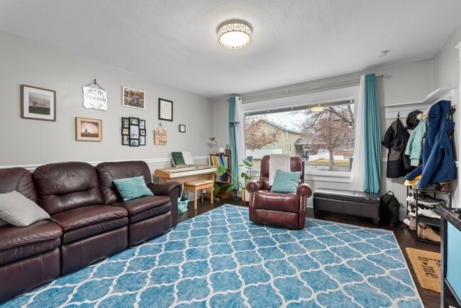 Living Room - 432 S 100 E Unit Upstairs