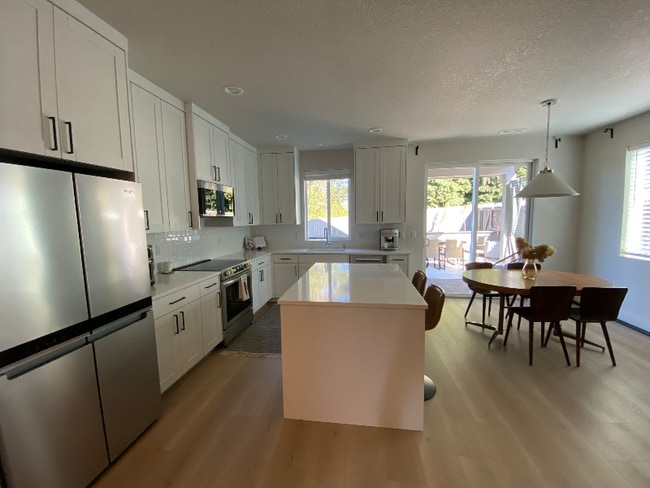 Photo - 9909 NE 44th Ct