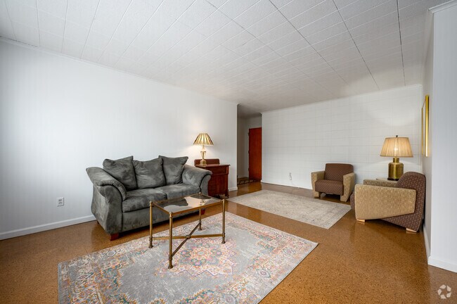 1BR, 1BA - 750SF - Living Room