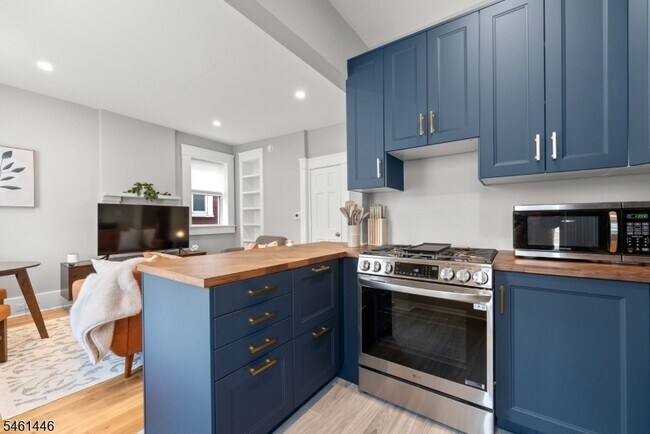 32 Willowdale Ave Unit 2