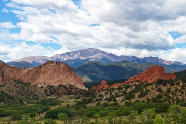 Pikes Peak is just a short drive away - Autumn Lane Apartments