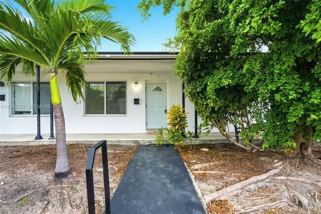 Building Photo - 8430 Crespi Blvd Unit 8420